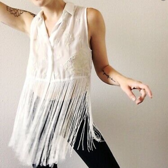 Millau Tops - NEW LF Millau Fringe Embroidered Crop Shirt Small